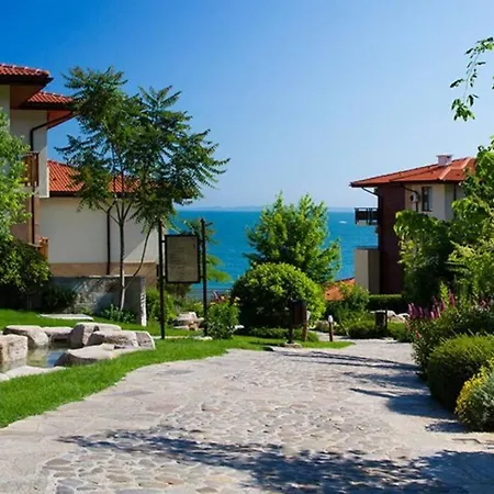 Flora In 5 Stars Garden Of Eden Apartment