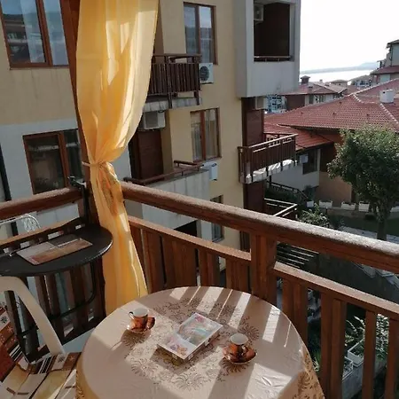 Flora In 5 Stars Garden Of Eden Apartment *